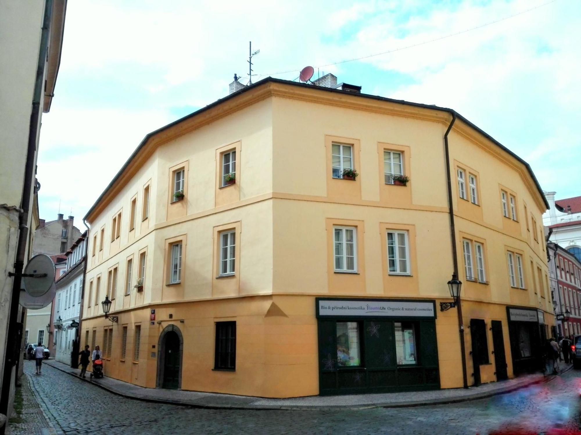 Romantic Bohemian In Old Town Prag